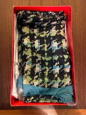 NEW PRICE! Coach Bonnie Boucle Houndstooth Scarf GUC